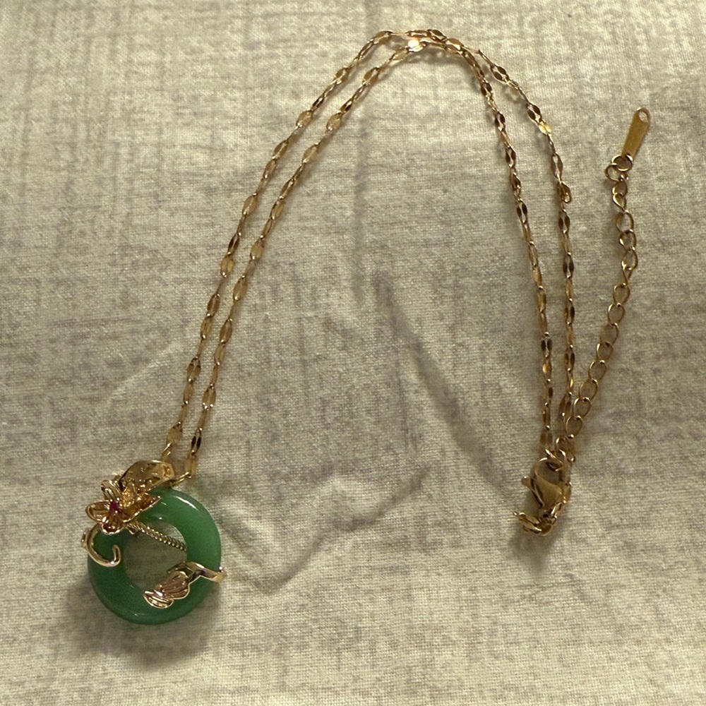 NWT Goldtone Stainless Steel Flower & Jade-Inspired Pendant Necklace - Picture 5 of 5